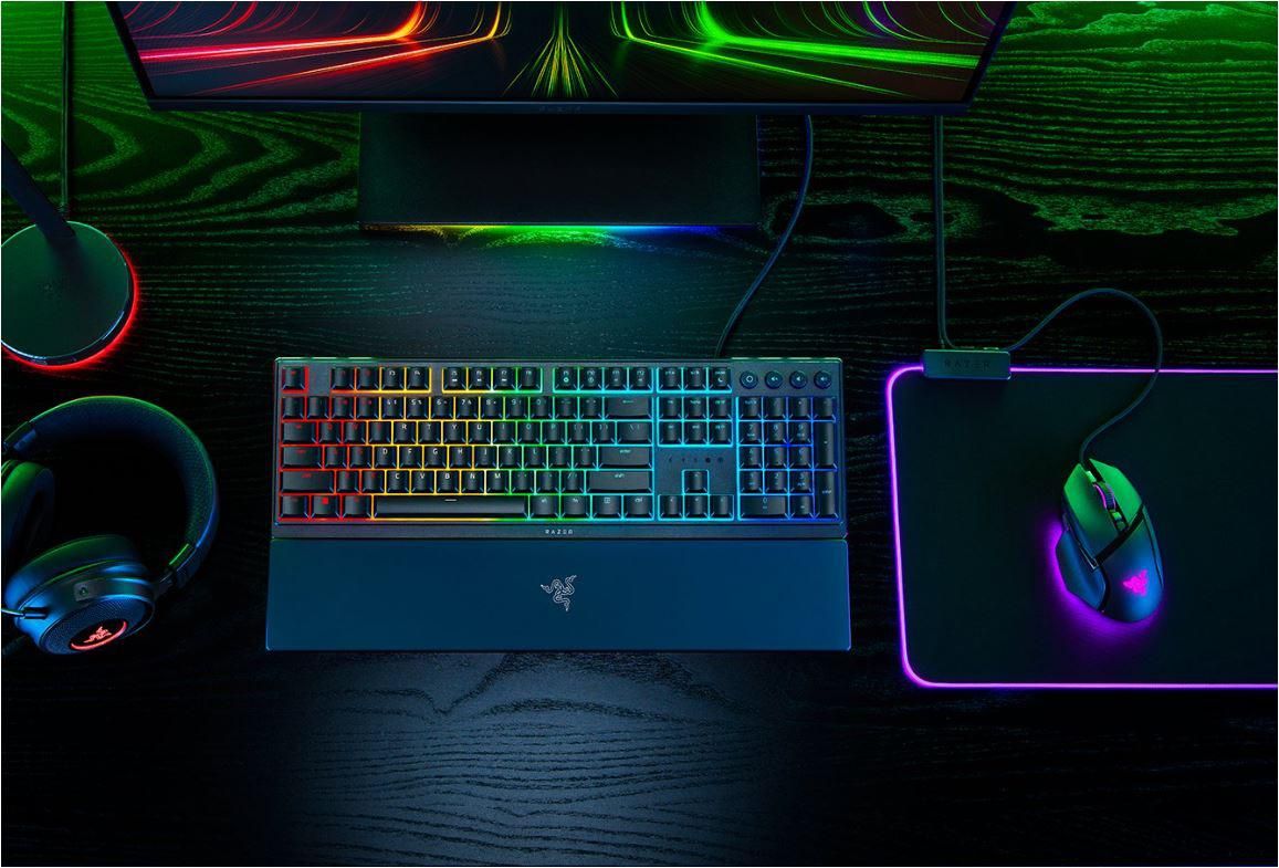 Tastatura Razer Ornata V3 - Low Profile Gaming  TECH SPECS SWITCH TYPE Razer™ Mecha-Membrane Switches APPROXIMATE SIZES Full Size LIGHTING 10 Razer Chroma™ RGB Lighting Zones WRIST REST Yes ONBOARD MEMORY None MEDIA KEYS Dedicated Media Controls PASSTHROUGH None CONNECTIVITY Wired - Attached KEYCAPS_3