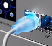 Ubiquiti UniFi patch cable with translucent booted RJ45 and Etherlighting support when paired with UniFi Pro Max switching, 0.15 m, white_2