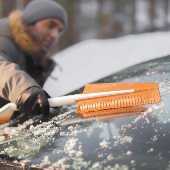 FISKARS WINDSCREEN BRUSH WITH SNOWXPERT SCRAPER_4